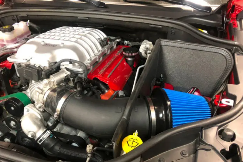 Jlt 18-20 Jeep Grand Cherokee Trackhawk 6.2L Blk Textured Cai Kit W/Red Filter (2018 Carb Exempt) 1